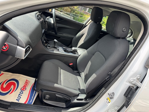 Used Jaguar XE 2016 for sale - 75706352: Photo 6