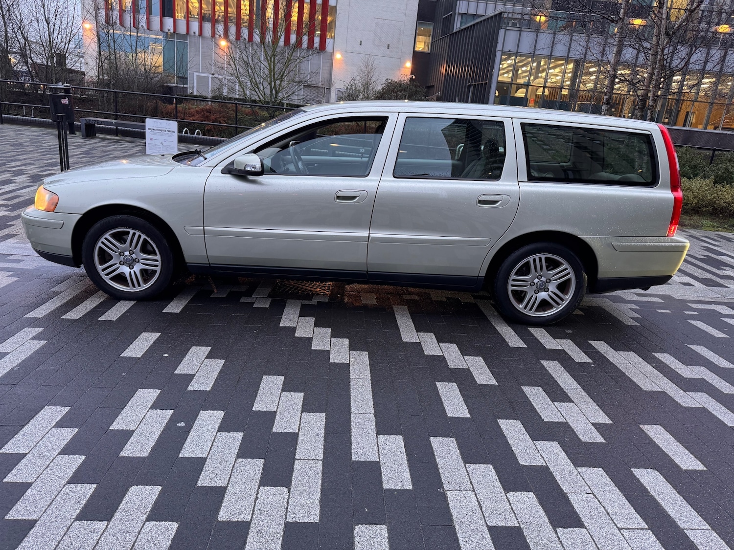 Used Volvo V70 2007 for sale - 77253546: Photo 5