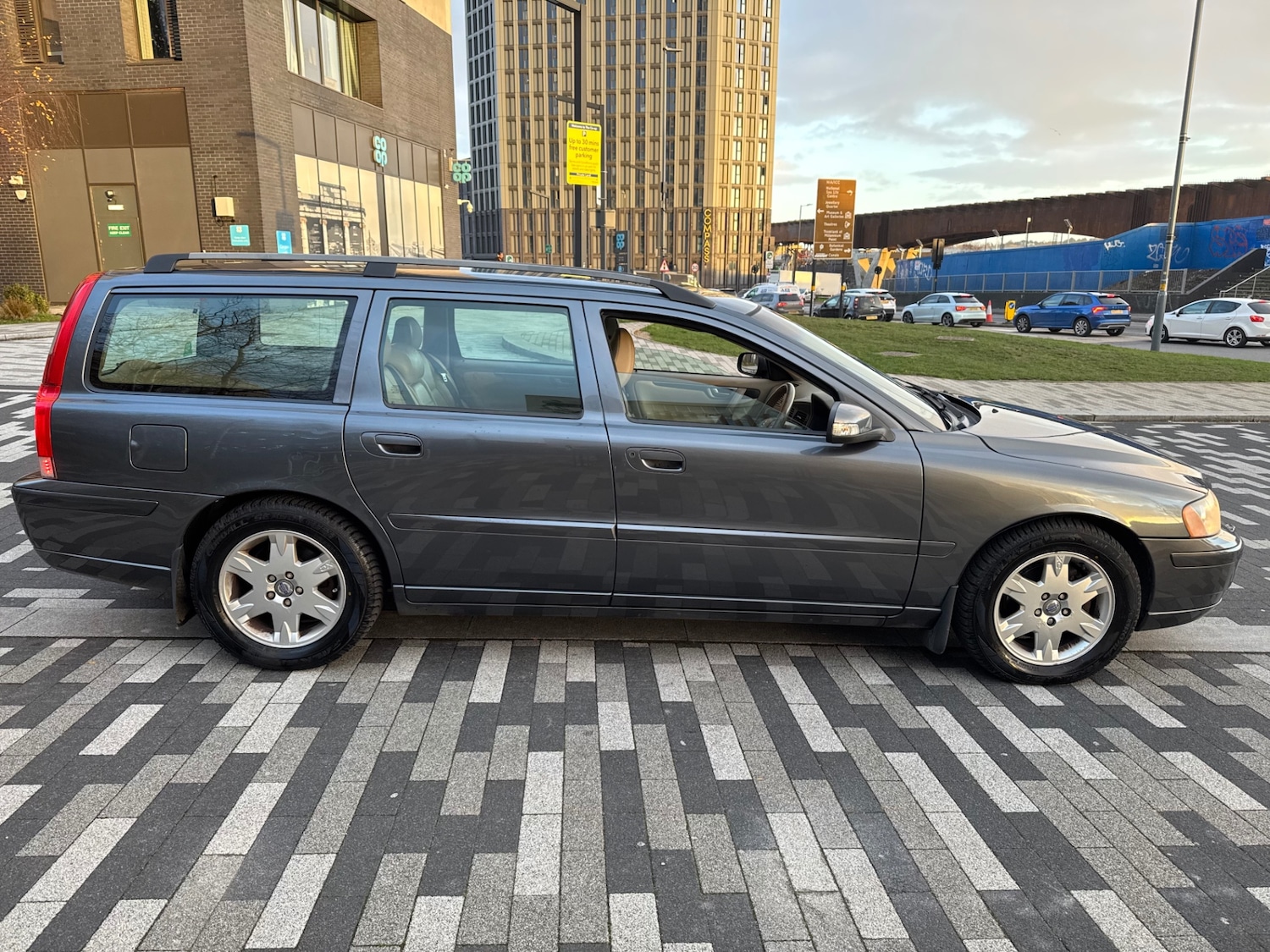 Used Volvo V70 2007 for sale - 76898197: Photo 3