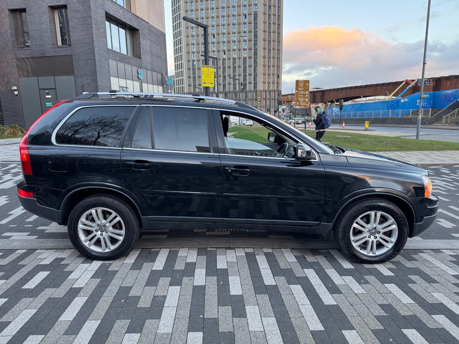 Used Volvo XC90 2010 for sale - 77008479: Photo 3