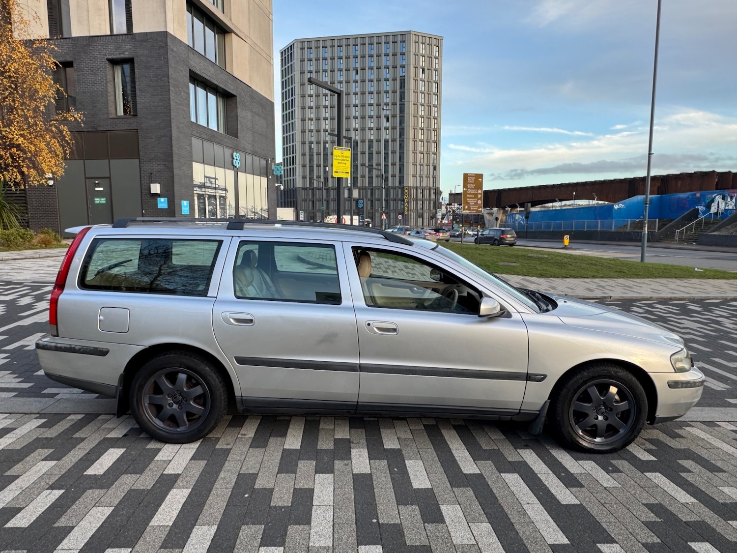 Used Volvo V70 2003 for sale - 76786360: Photo 3