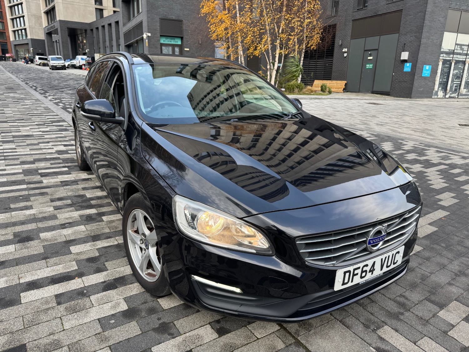 Used Volvo V60 2015 for sale - 76837374: Photo 1