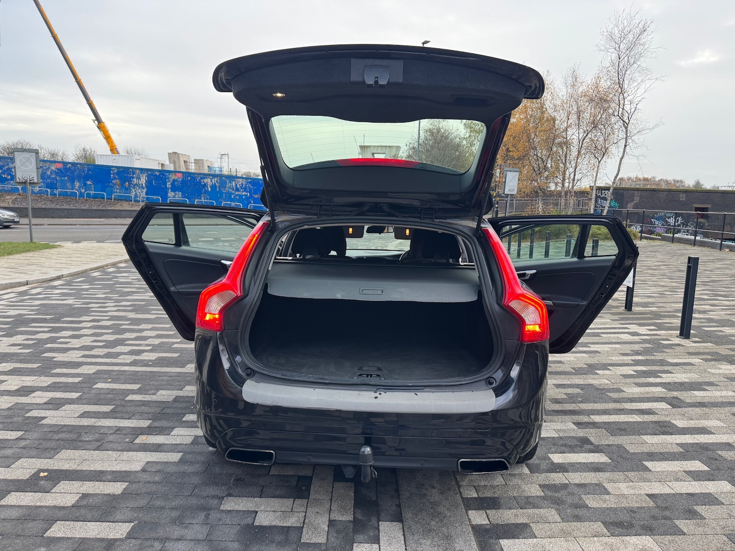 Used Volvo V60 2015 for sale - 76837374: Photo 10