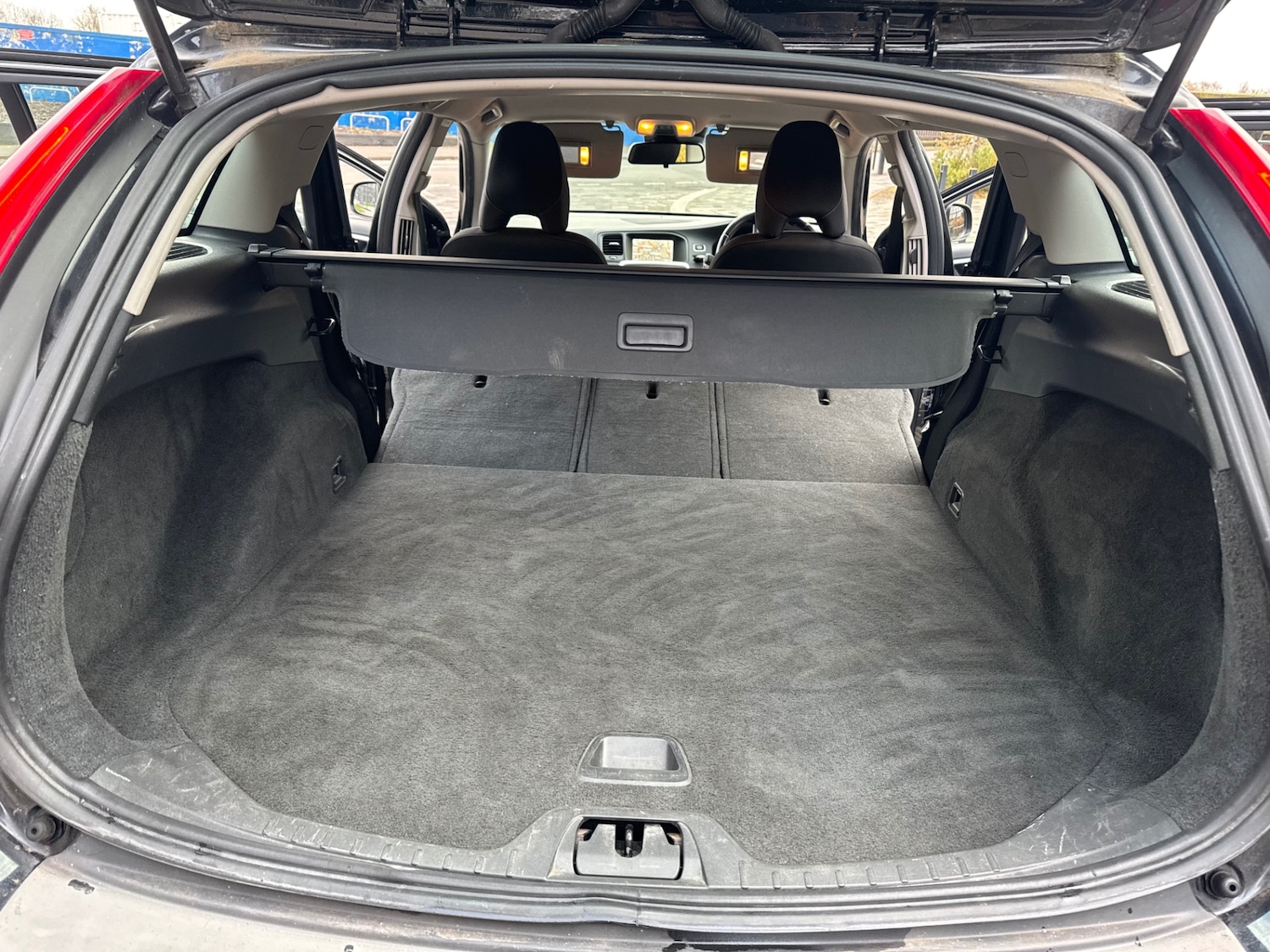 Used Volvo V60 2015 for sale - 76837374: Photo 11