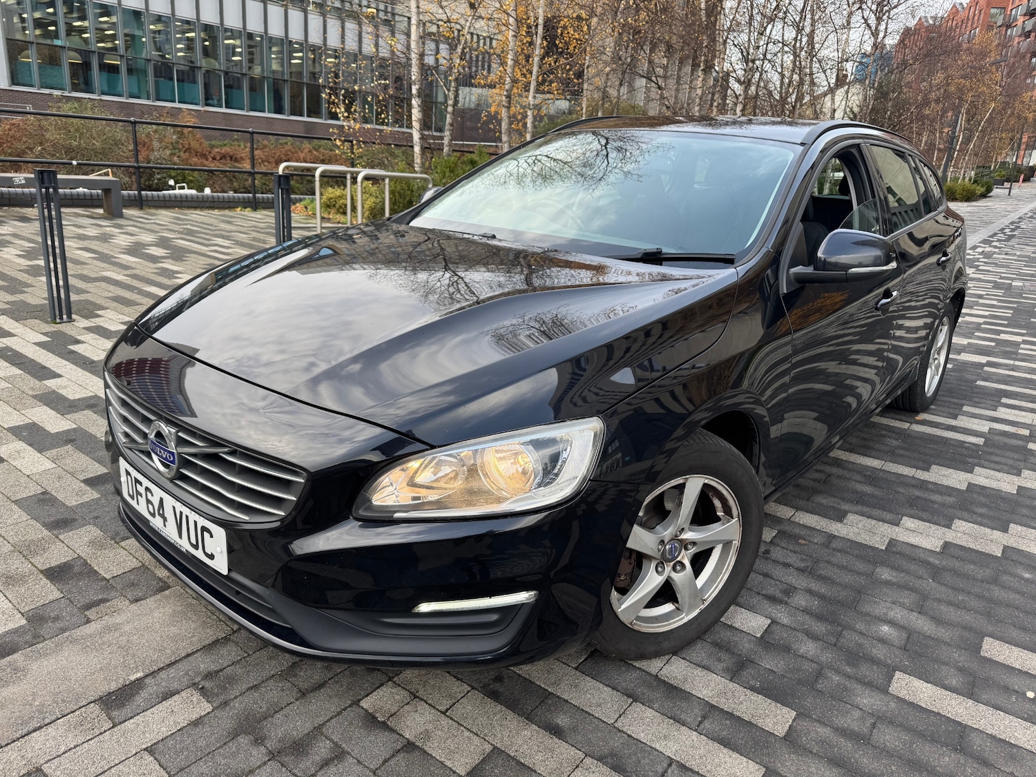 Used Volvo V60 2015 for sale - 76837374: Photo 13