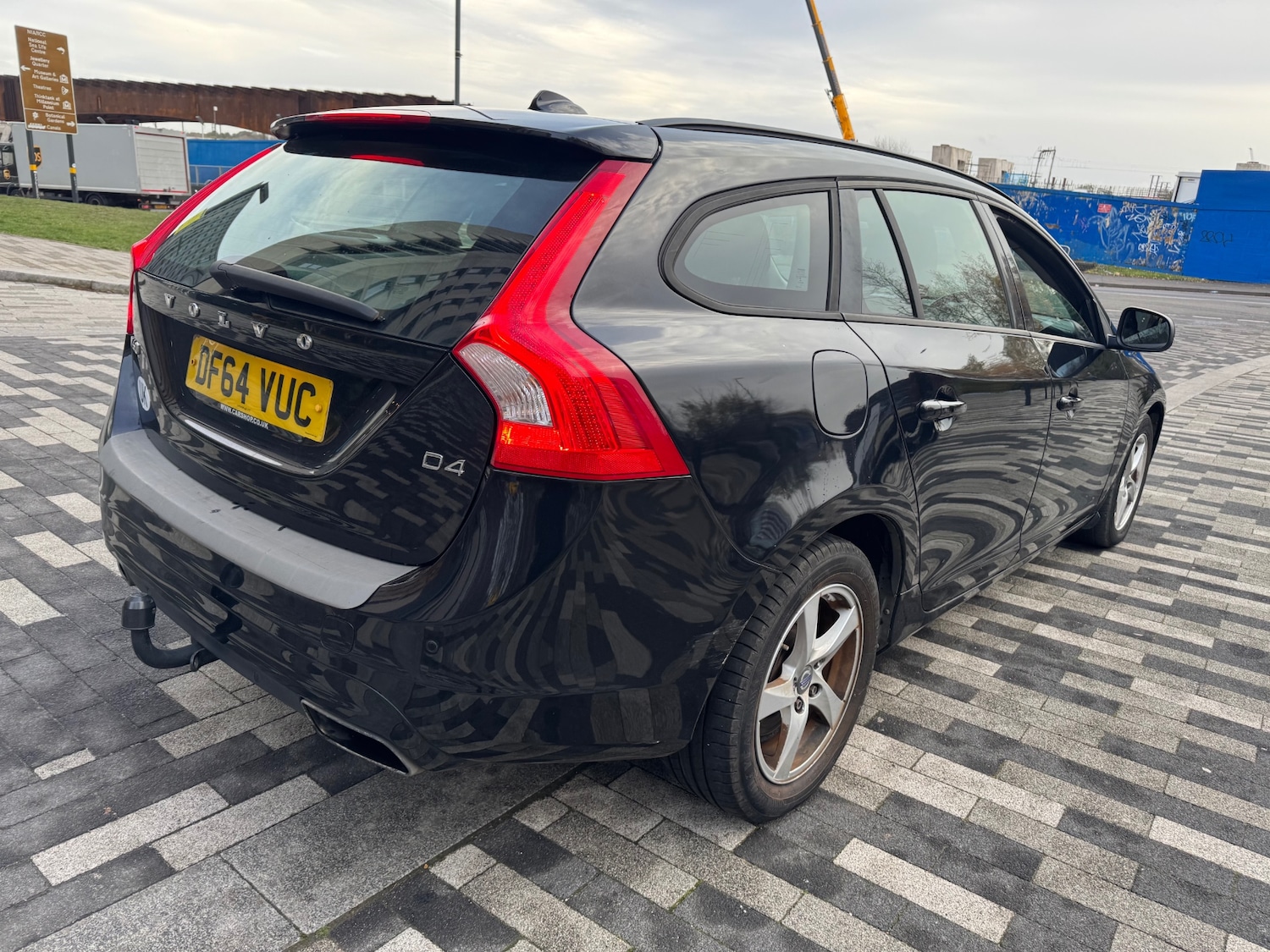 Used Volvo V60 2015 for sale - 76837374: Photo 14