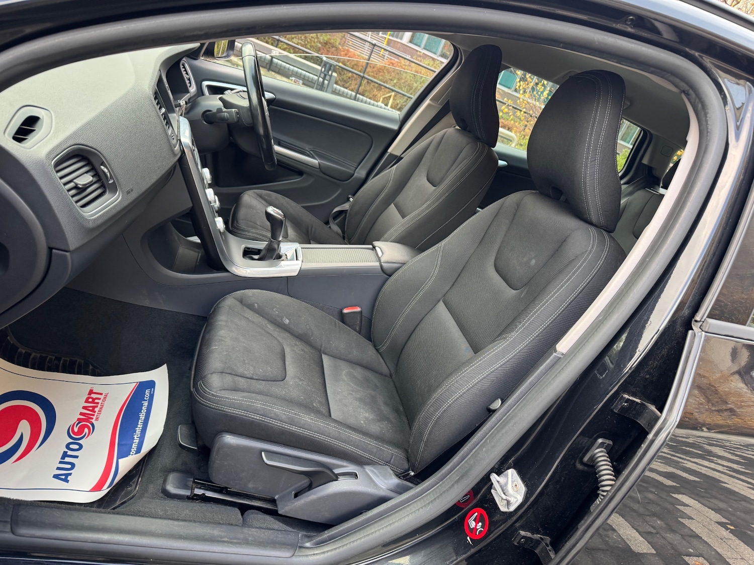 Used Volvo V60 2015 for sale - 76837374: Photo 6