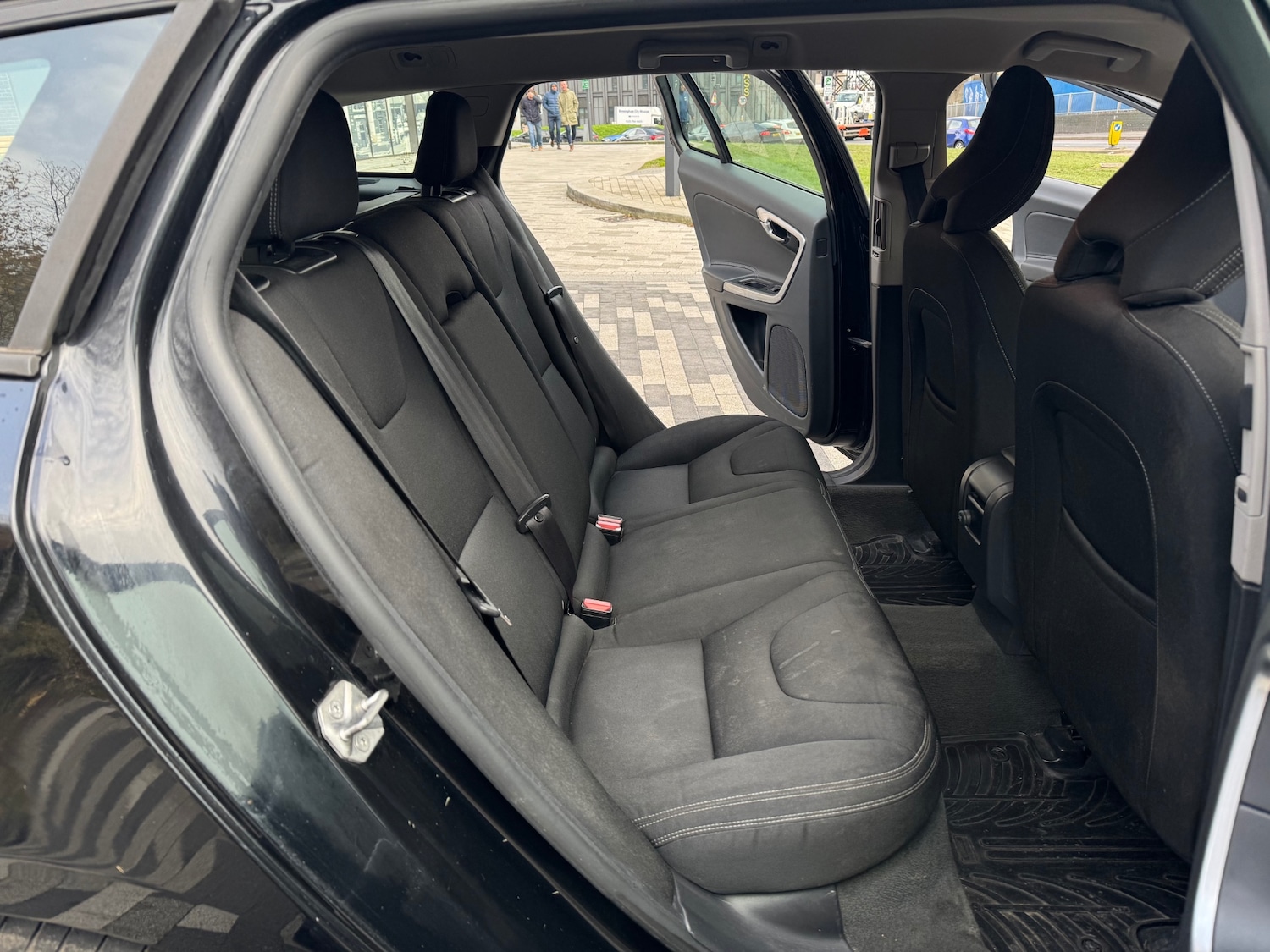 Used Volvo V60 2015 for sale - 76837374: Photo 7