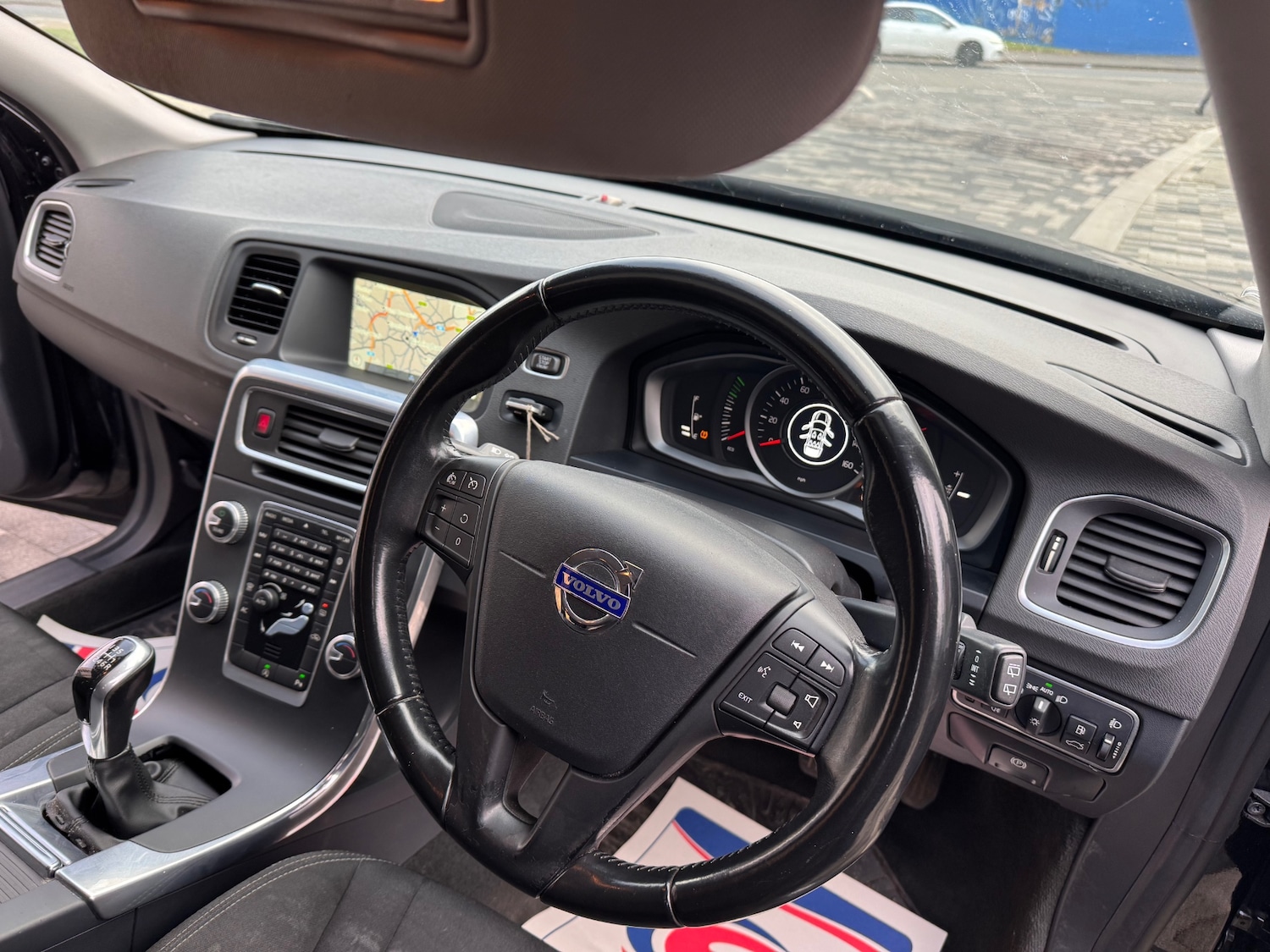 Used Volvo V60 2015 for sale - 76837374: Photo 9