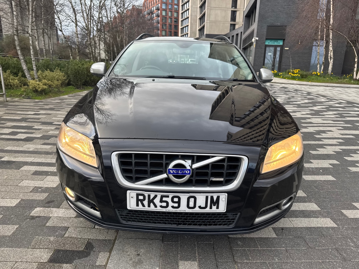 Used Volvo V70 2009 for sale - 77822676: Photo 2