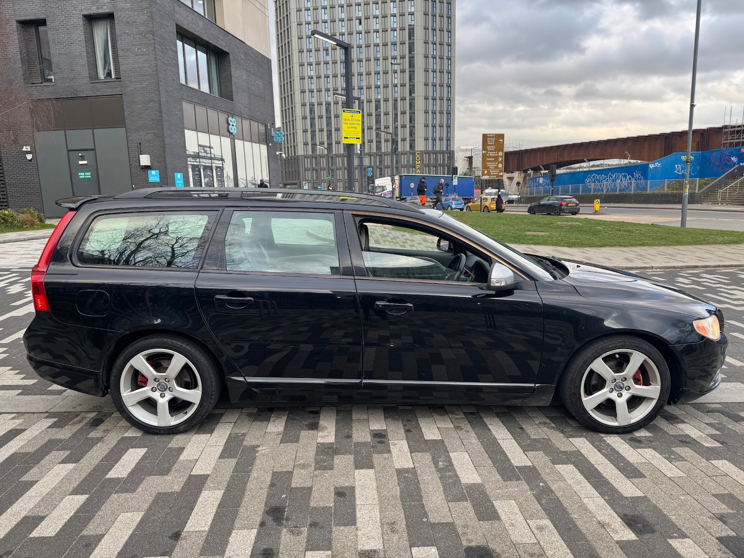 Used Volvo V70 2009 for sale - 77822676: Photo 3