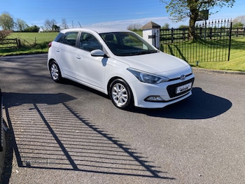 Used Hyundai i20 2017 for sale - 78385032: Photo