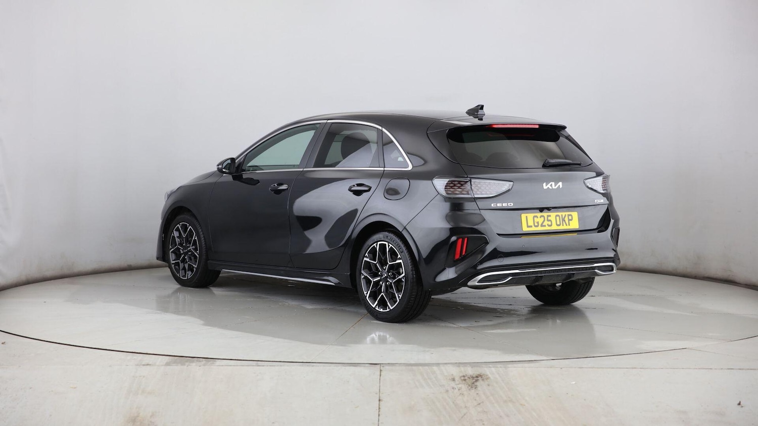 Used Kia Ceed 2025 for sale - 77315368: Photo 2