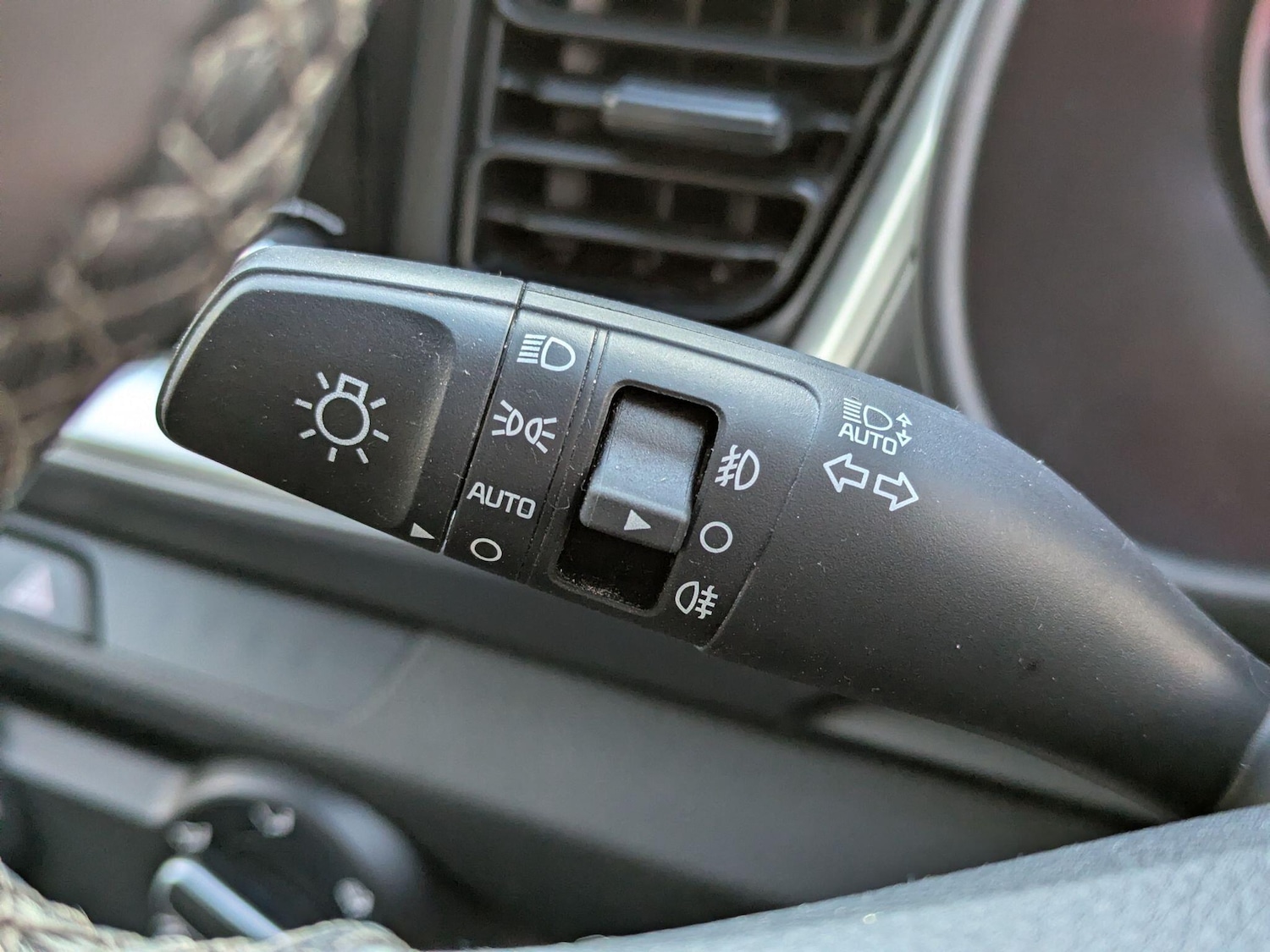 Used Kia Stonic 2022 for sale - 76913630: Photo 14