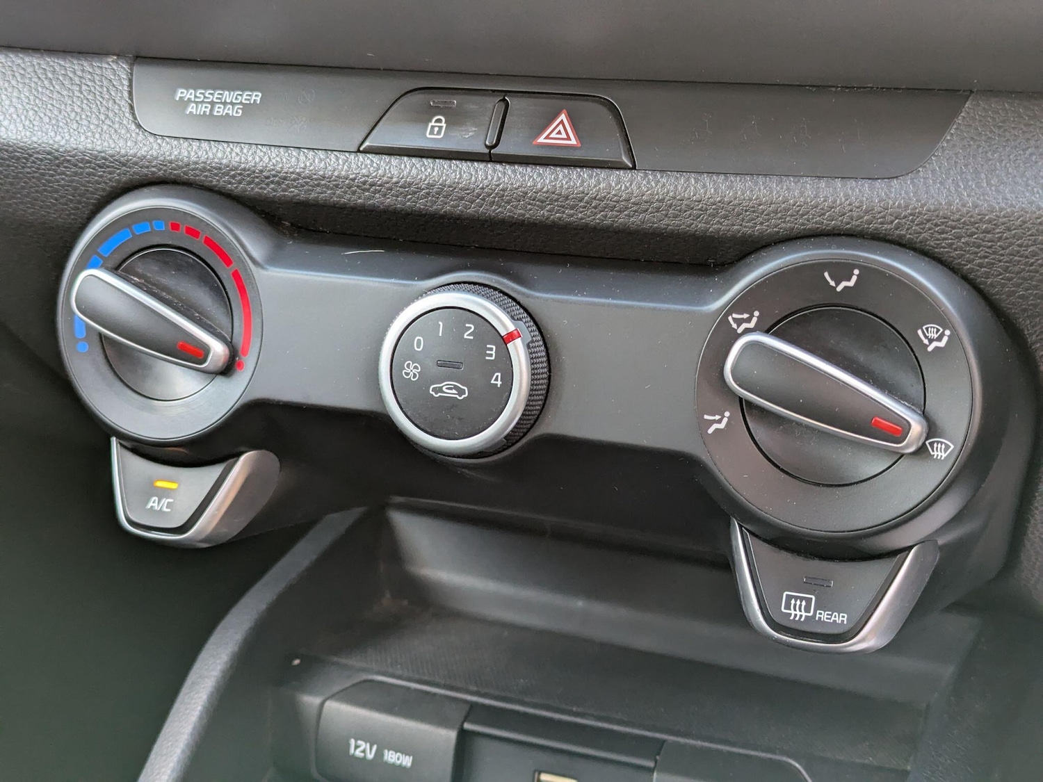 Used Kia Stonic 2022 for sale - 76913630: Photo 19