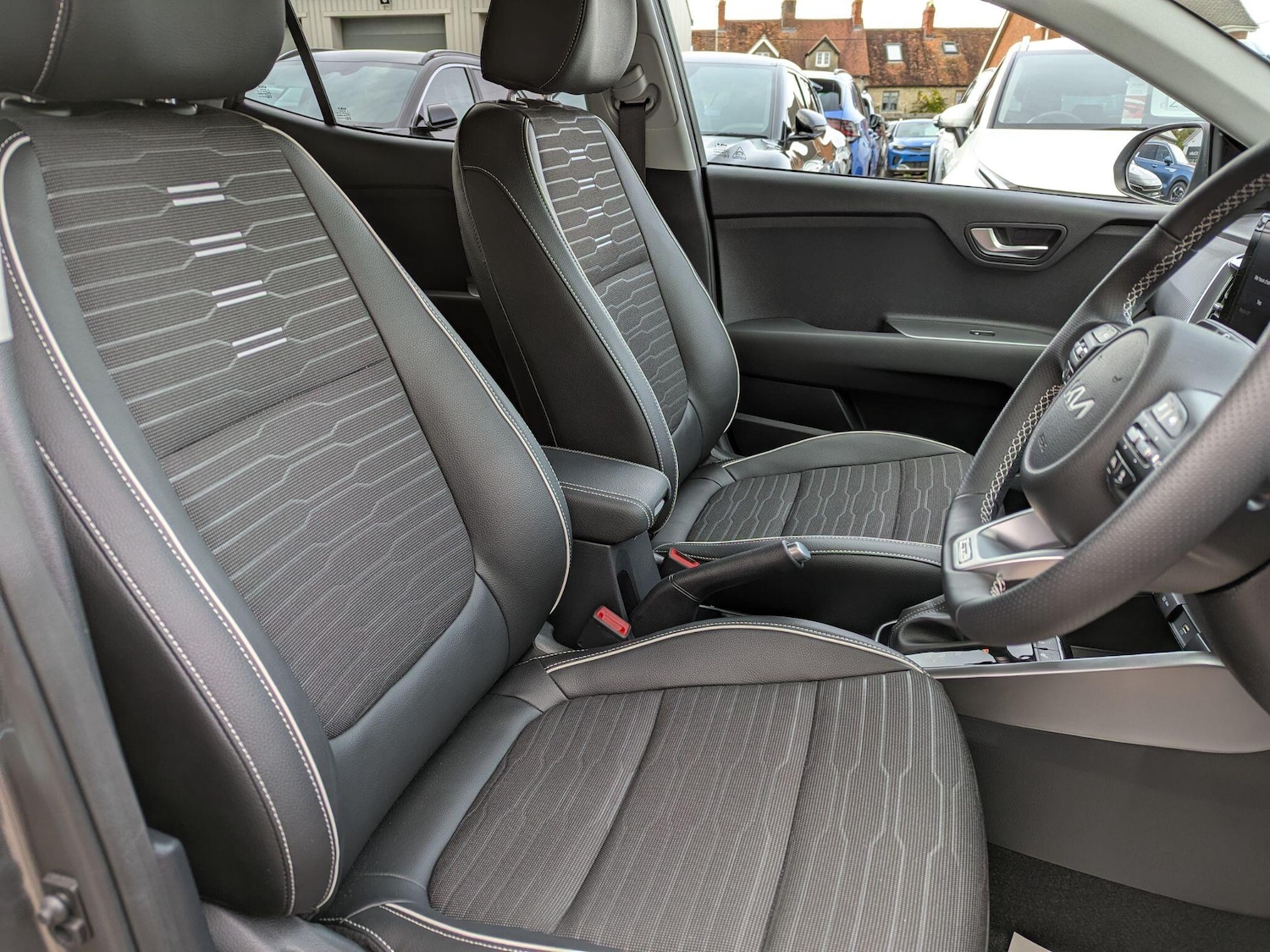 Used Kia Stonic 2025 for sale - 77315300: Photo 12