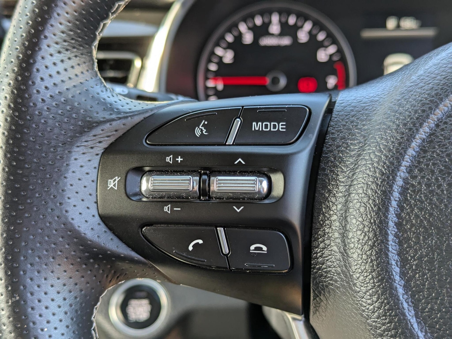 Used Kia Stonic 2024 for sale - 76152079: Photo 15
