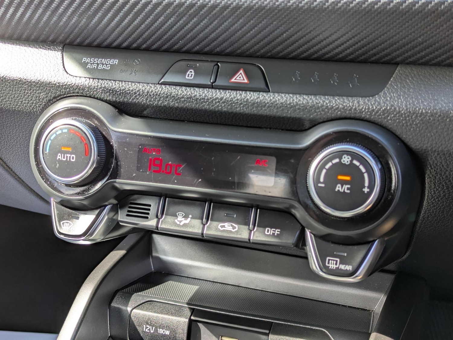 Used Kia Stonic 2024 for sale - 76152079: Photo 21