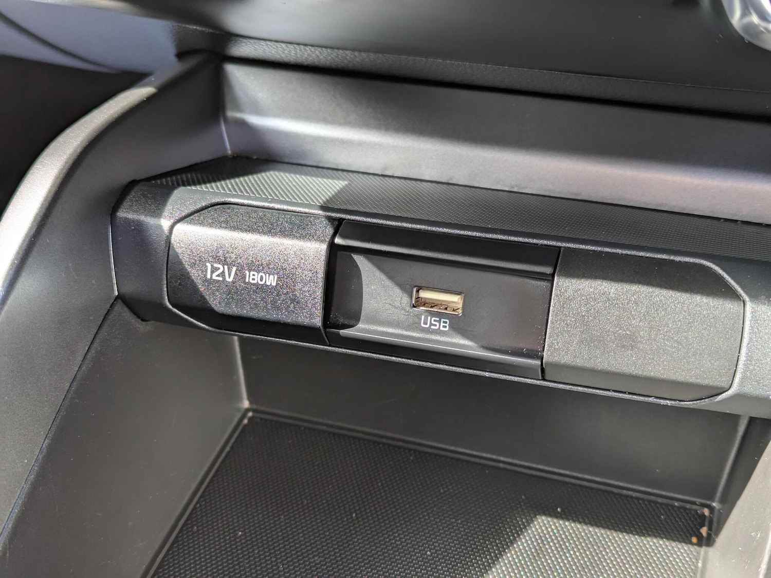 Used Kia Stonic 2024 for sale - 76152079: Photo 25