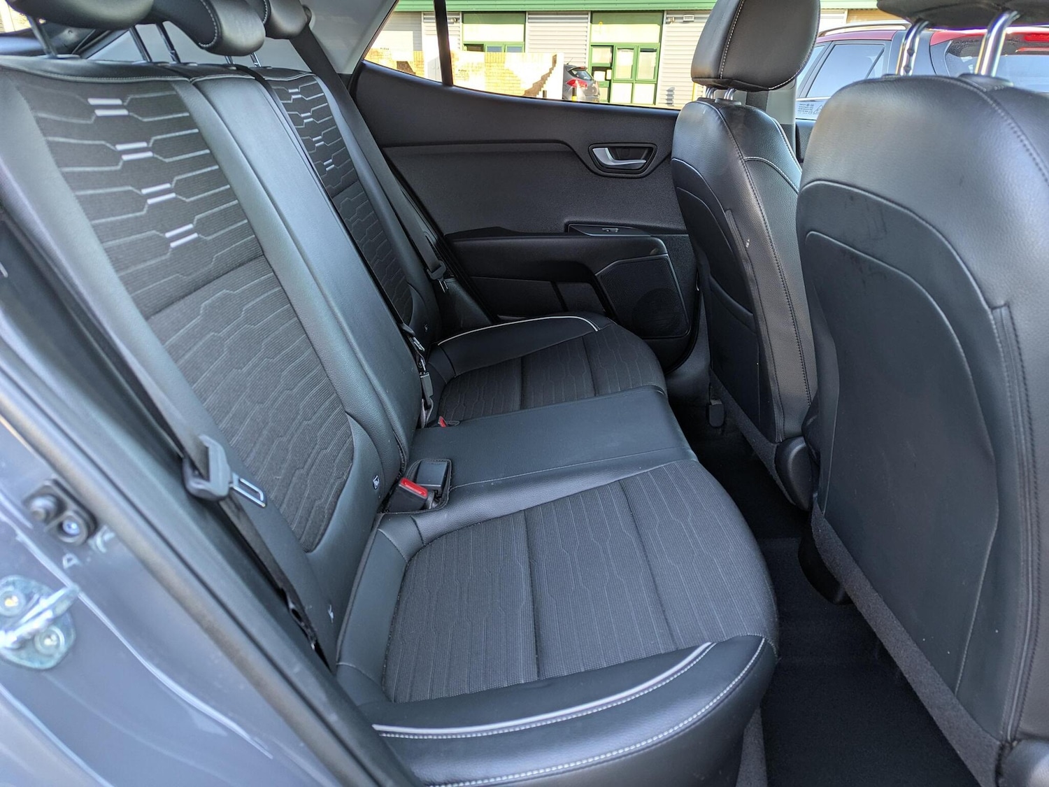 Used Kia Stonic 2022 for sale - 76151562: Photo 8