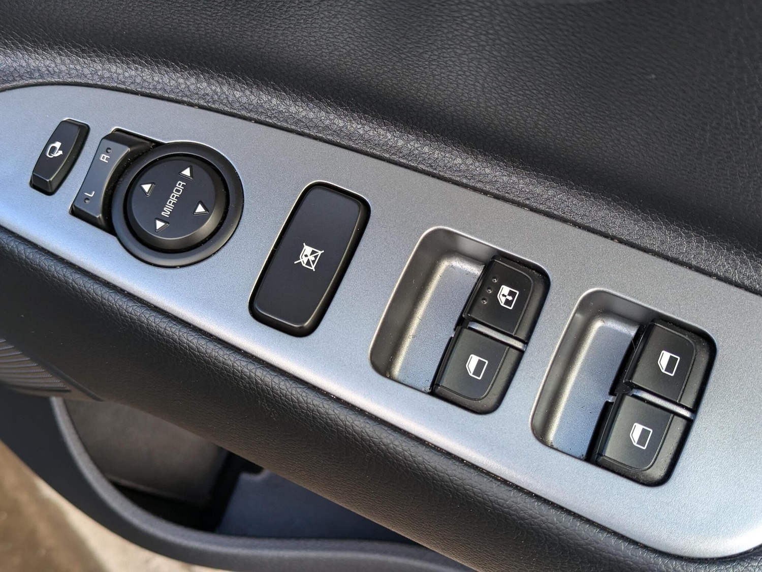 Used Kia Stonic 2023 for sale - 76151832: Photo 10