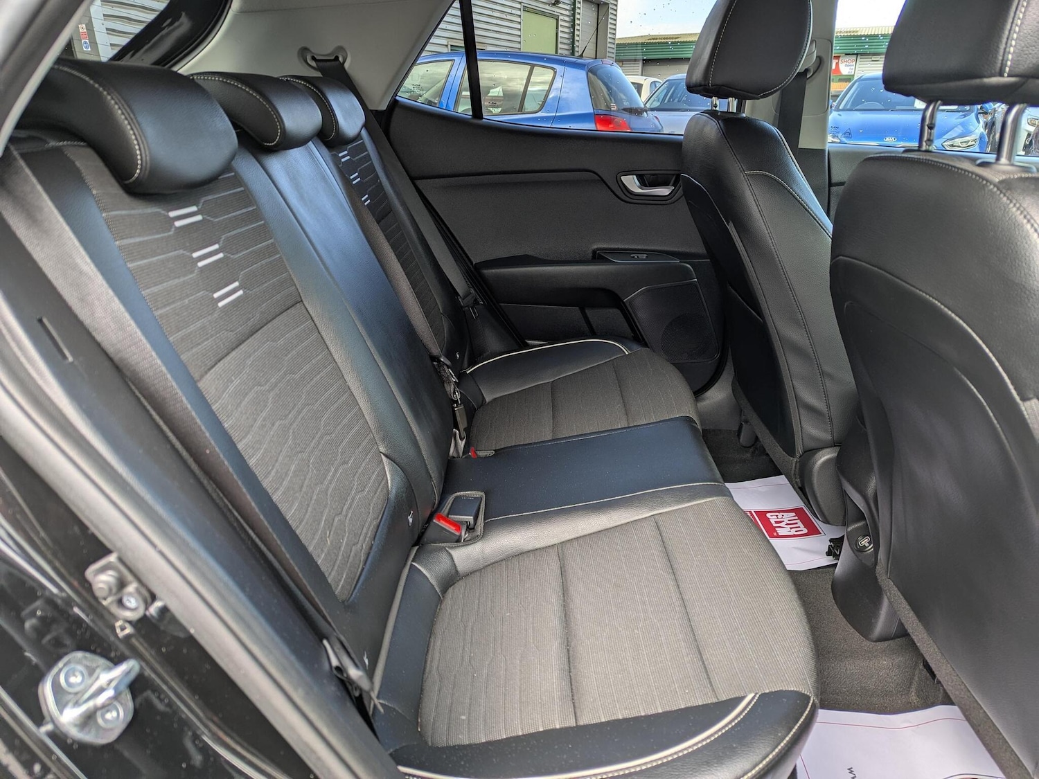 Used Kia Stonic 2023 for sale - 76151832: Photo 8