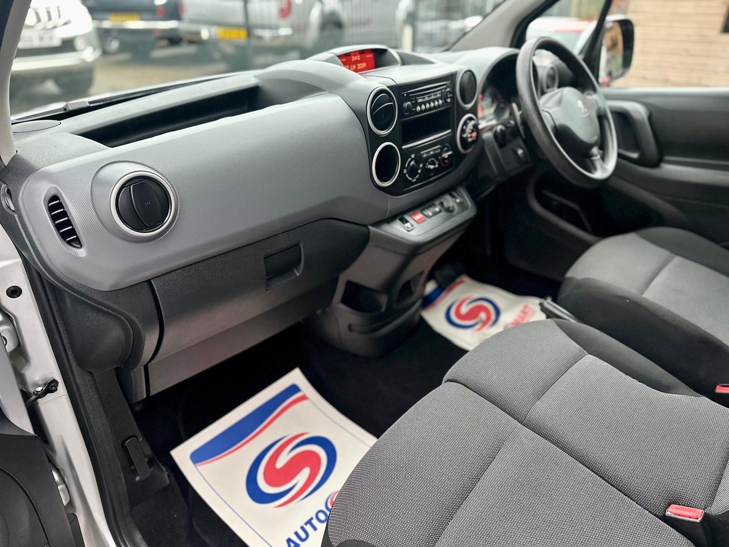 Used Peugeot Partner 2017 for sale - 76556740: Photo 11