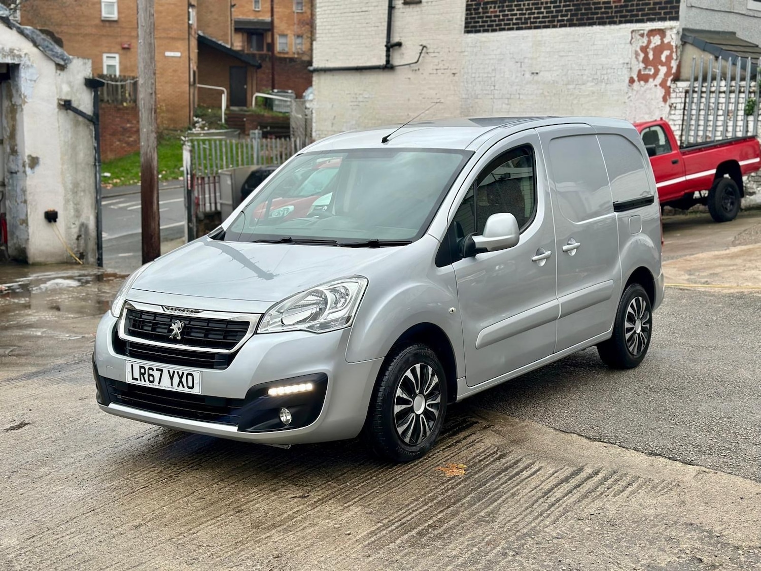 Used Peugeot Partner 2017 for sale - 76556740: Photo 2