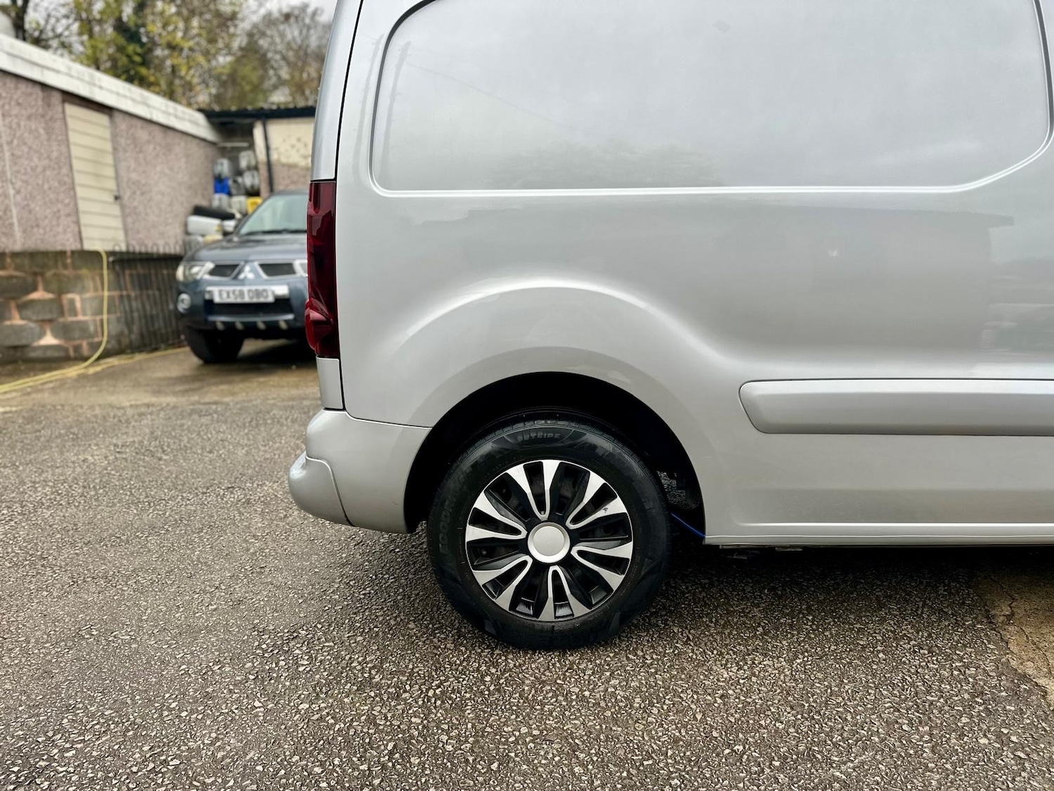 Used Peugeot Partner 2017 for sale - 76556740: Photo 26