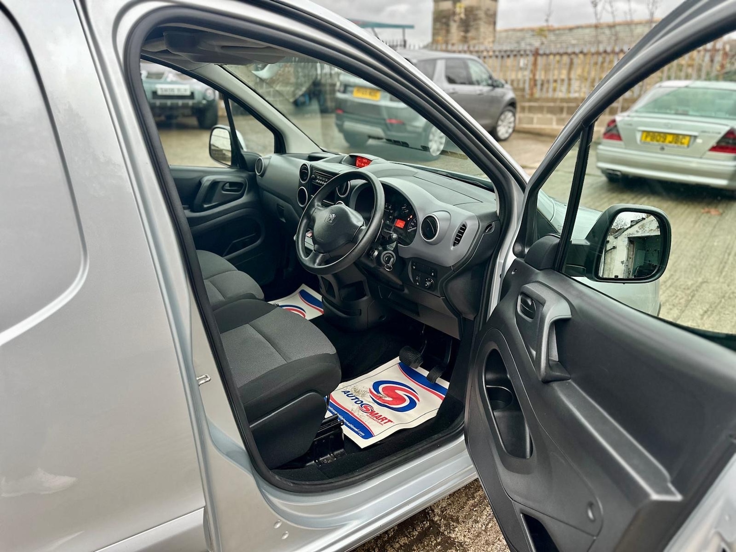 Used Peugeot Partner 2017 for sale - 76556740: Photo 8