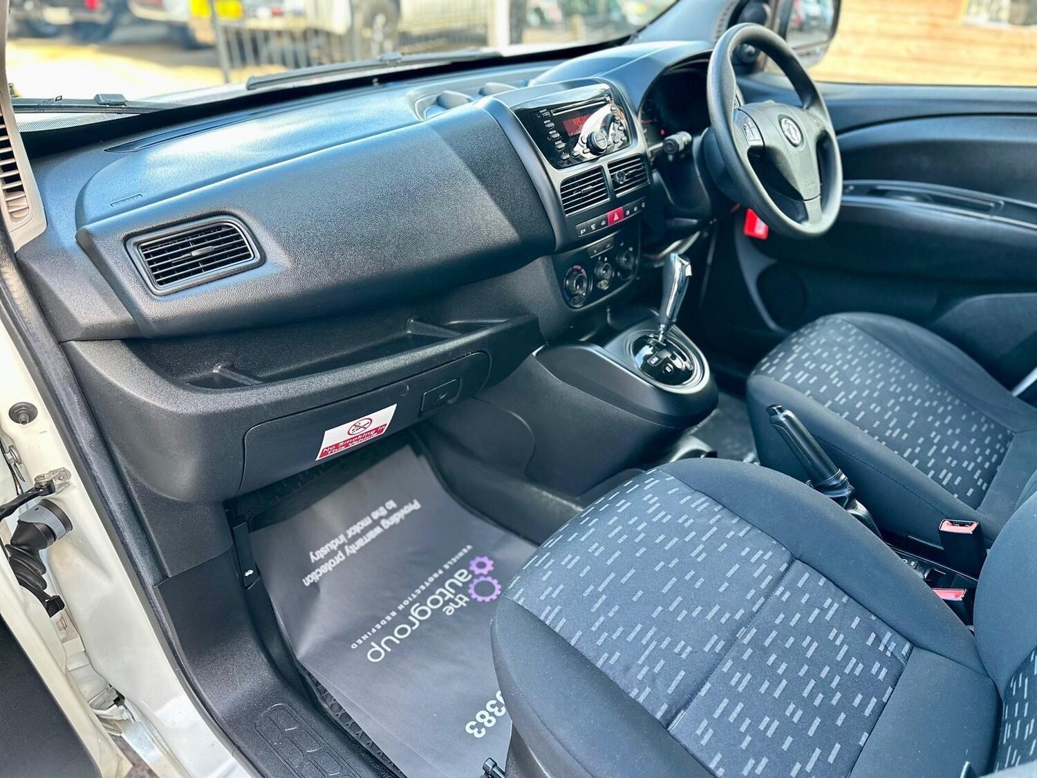 Used Vauxhall Combo 2016 for sale - 75925672: Photo 11