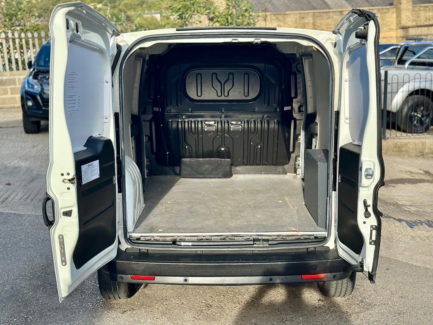 Used Vauxhall Combo 2016 for sale - 75925672: Photo 19