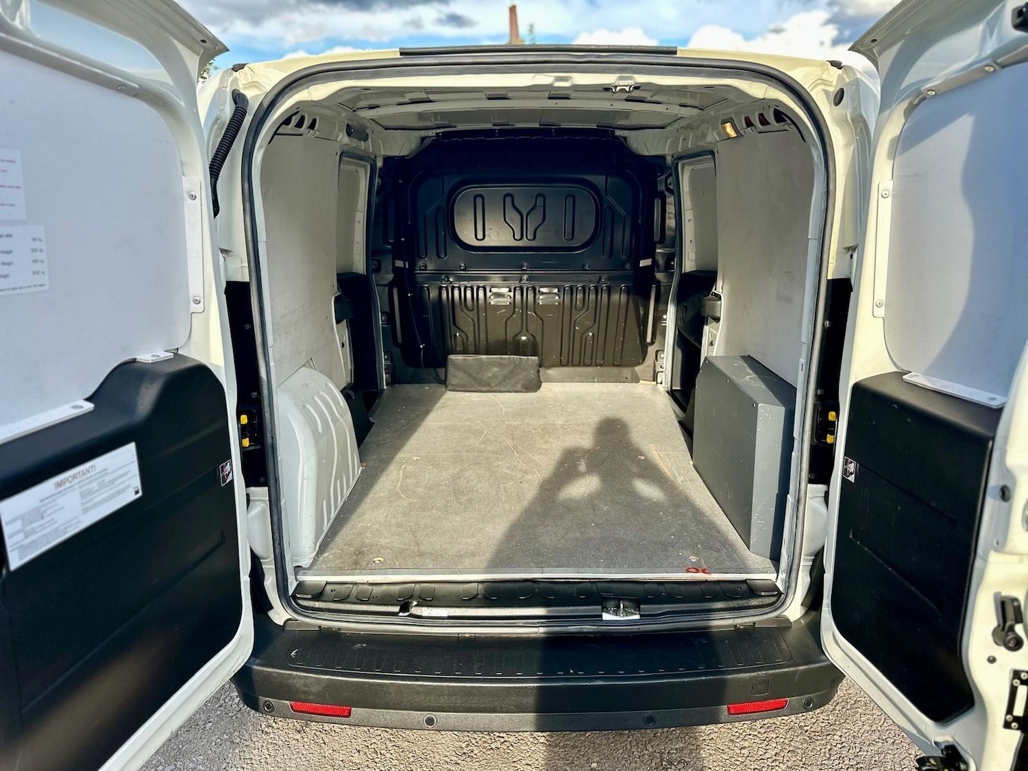 Used Vauxhall Combo 2016 for sale - 75925672: Photo 20