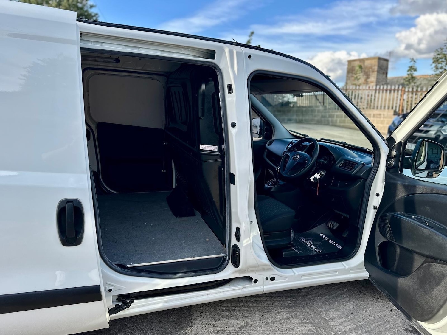 Used Vauxhall Combo 2016 for sale - 75925672: Photo 8