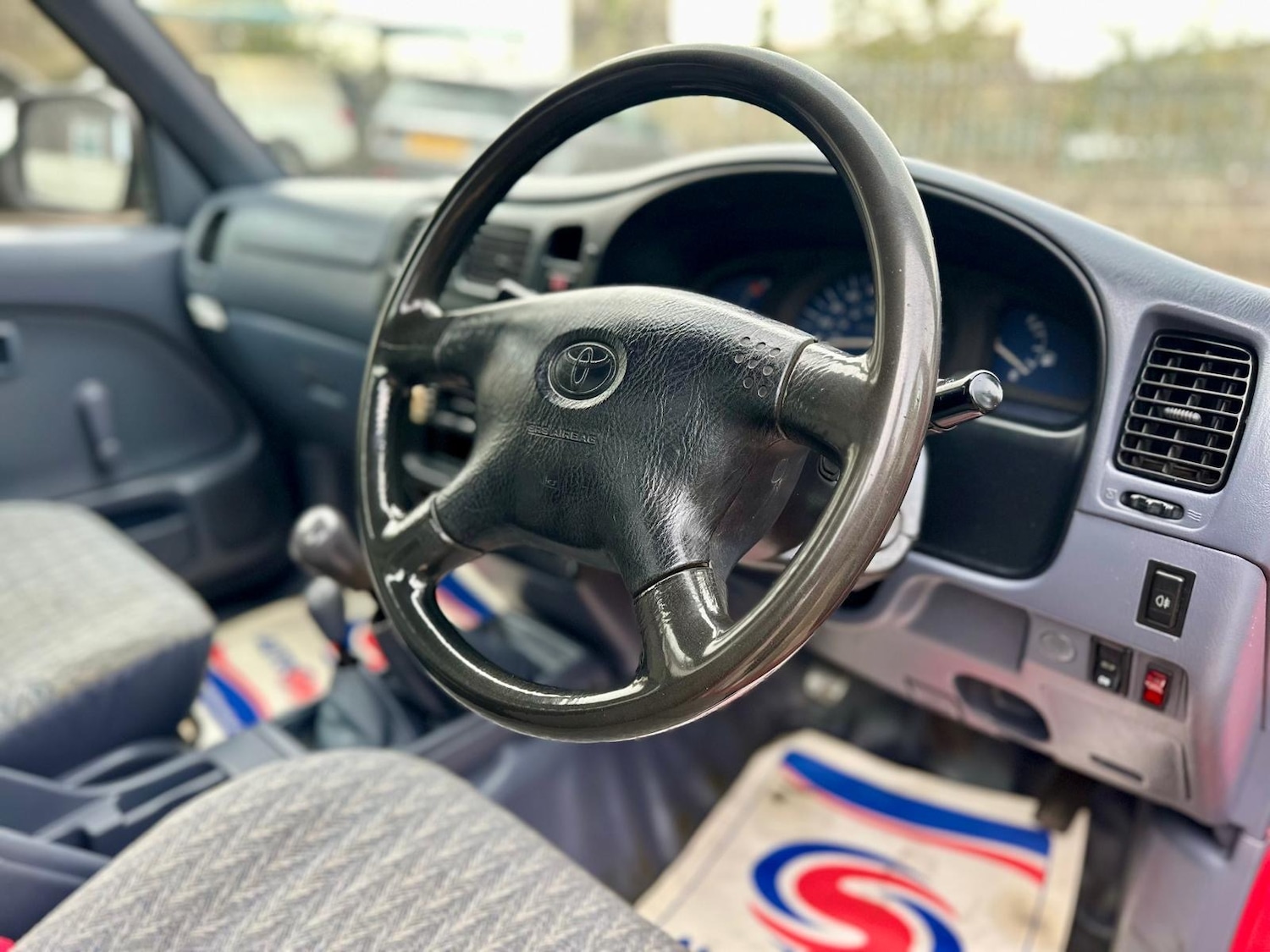 Used Toyota Hilux 2002 for sale - 76562572: Photo 9