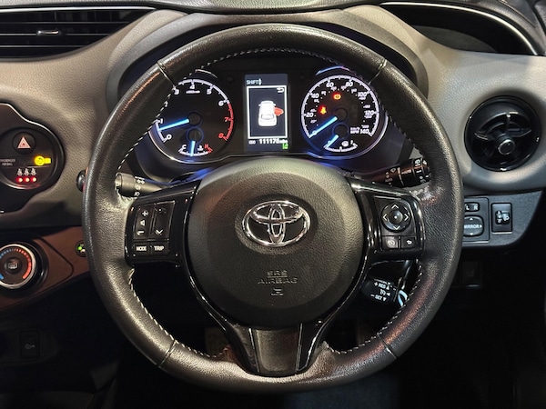 Used Toyota Yaris 2017 for sale - 75623054: Photo 15