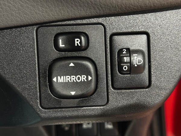 Used Toyota Yaris 2017 for sale - 75623054: Photo 34