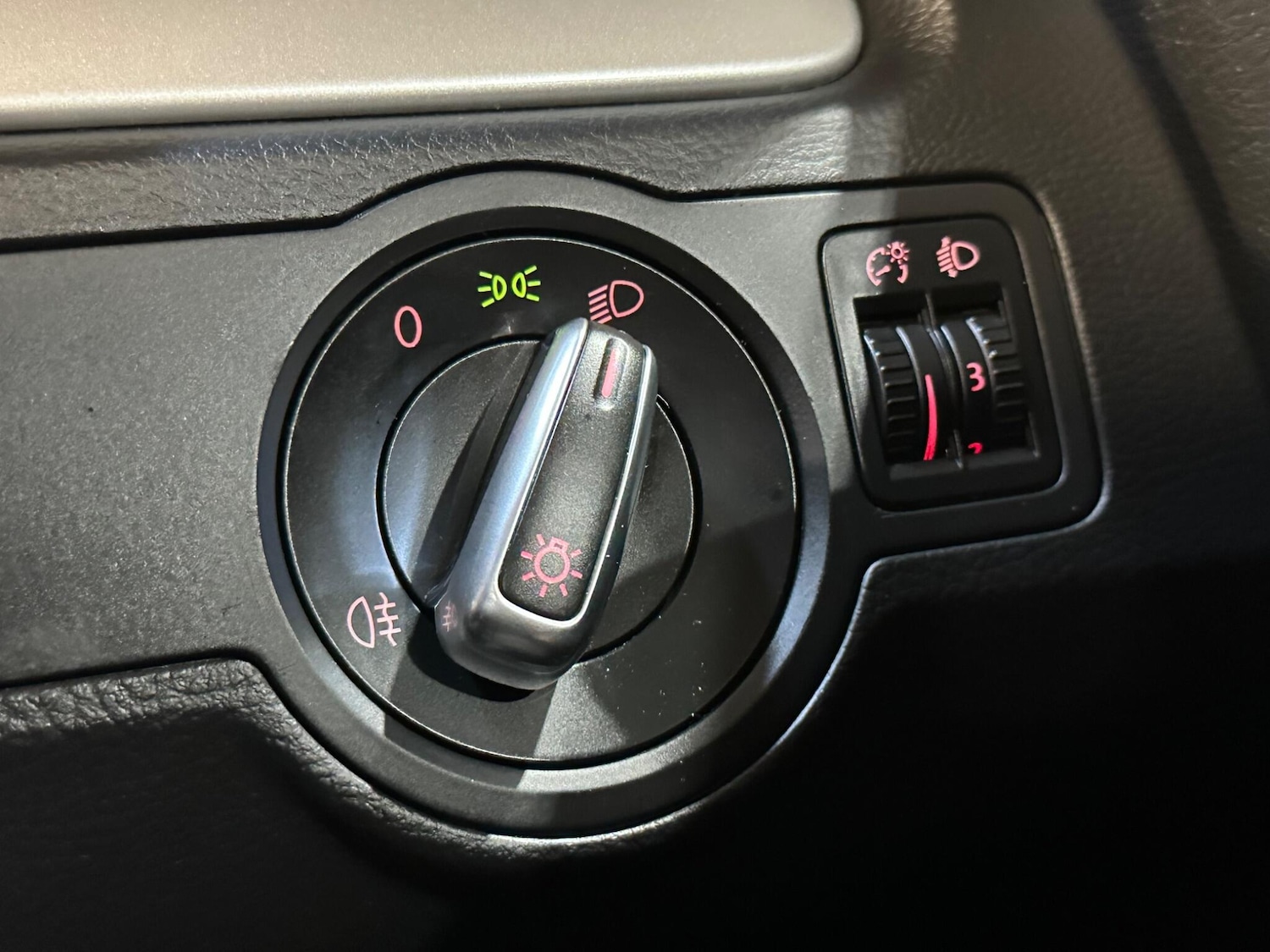 Used Volkswagen Passat 2010 for sale - 76151289: Photo 30