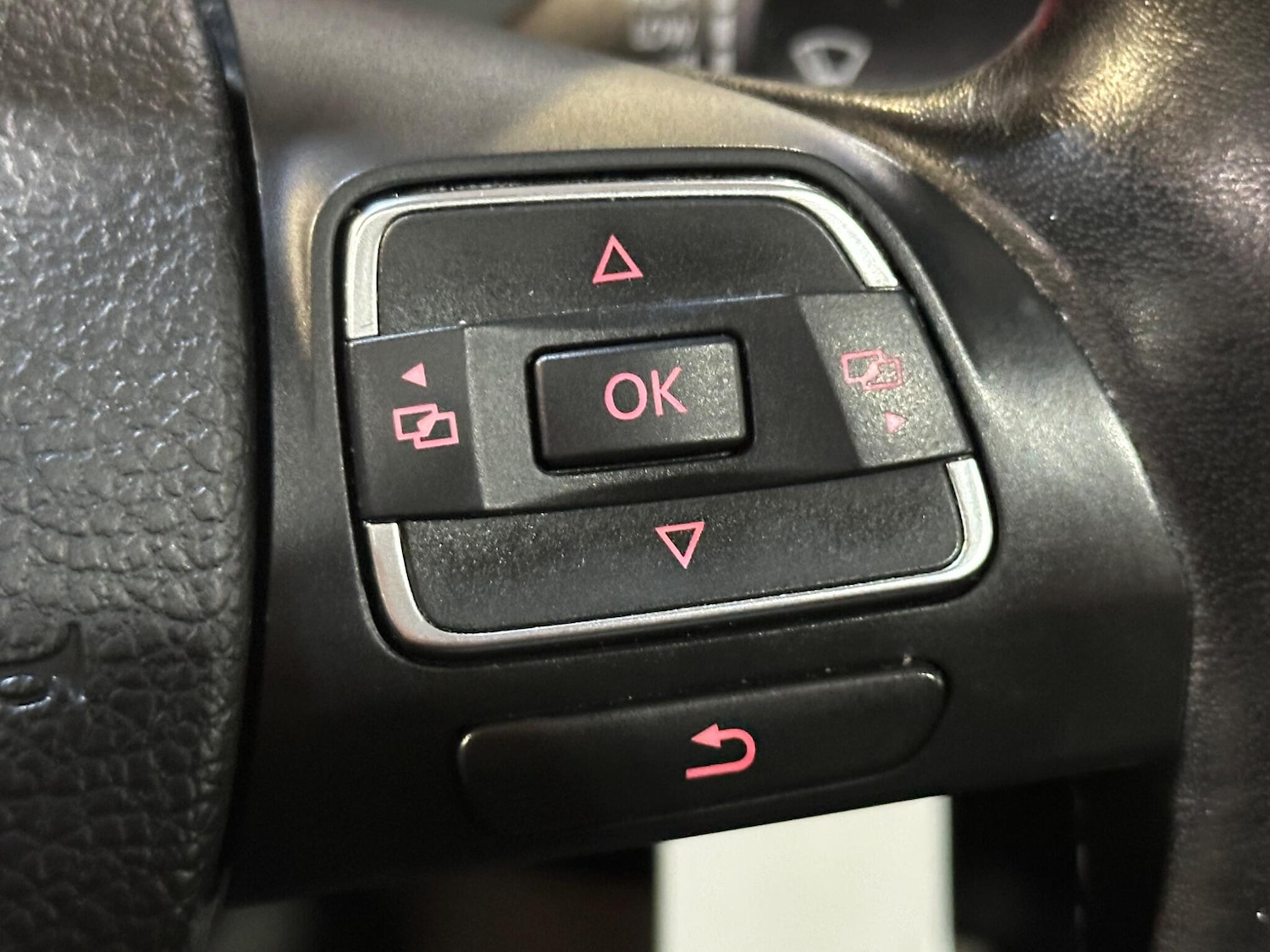 Used Volkswagen Passat 2010 for sale - 76151289: Photo 31