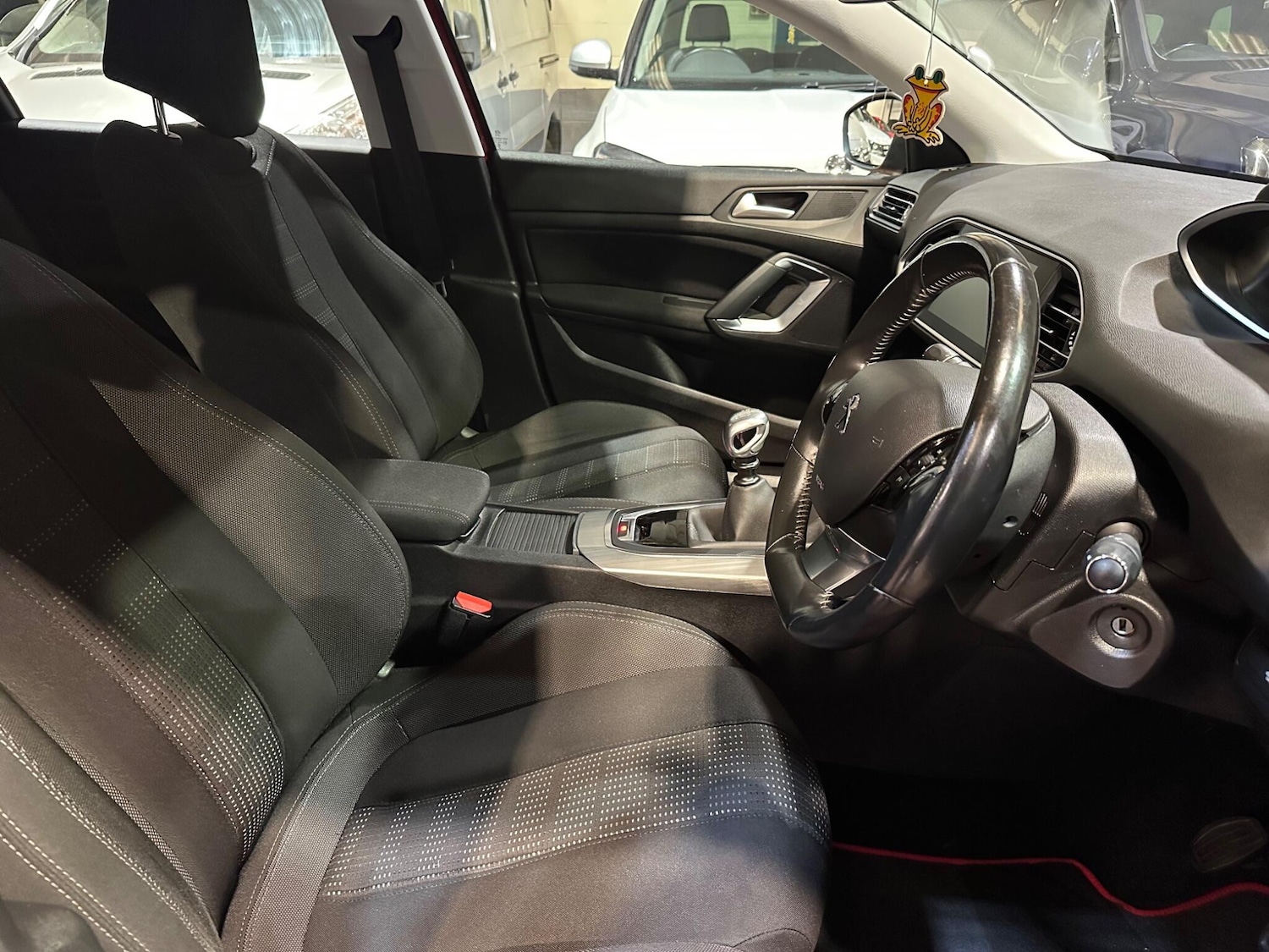 Used Peugeot 308 2015 for sale - 76152009: Photo 11