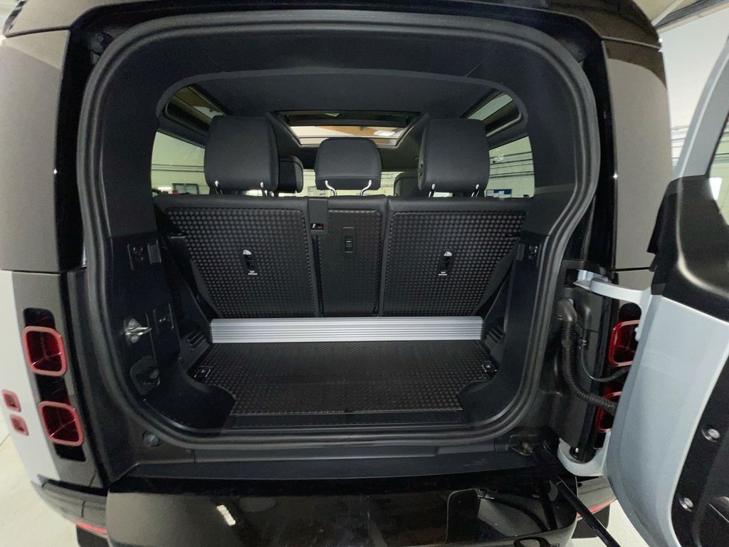 Used Land Rover Defender 2022 for sale - 76539679: Photo 12
