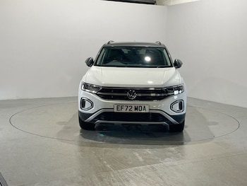 Used Volkswagen T-Roc 2022 for sale - 77064811: Photo