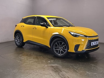 2024 (74) - 1.5 VVT-iE Premium SUV 5dr Petrol Hybrid E-CVT Euro 6 (s/s) (136 ps)