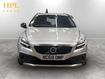Used Volvo V40 Cross Country 2019 for sale - 78413996: Photo