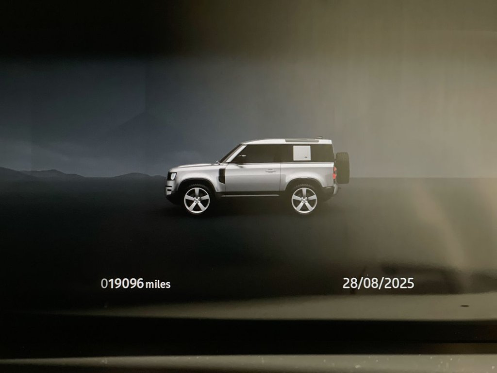 Used Land Rover Defender 2022 for sale - 77110447: Photo 2