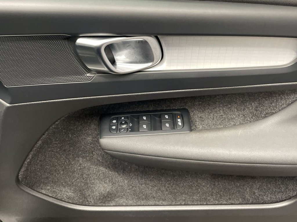Used Volvo XC40 2023 for sale - 76910320: Photo 25