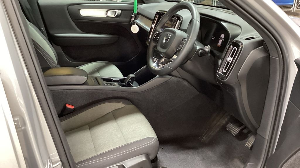 Used Volvo XC40 2023 for sale - 76910320: Photo 9