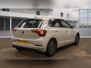 Used Volkswagen Polo 2024 for sale - 76410377: Photo