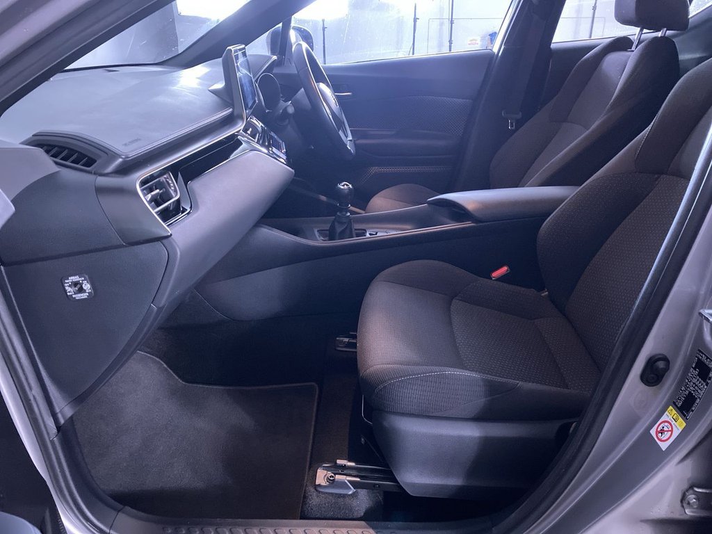 Used Toyota C-HR 2019 for sale - 76642193: Photo 24