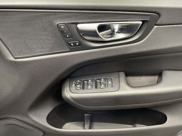Used Volvo XC60 2018 for sale - 76154402: Photo 25